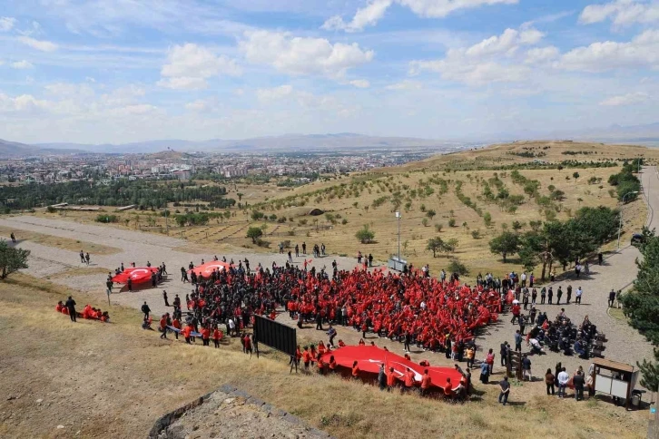 “Aşk-ı Vatan” ile okulla tanıştılar
