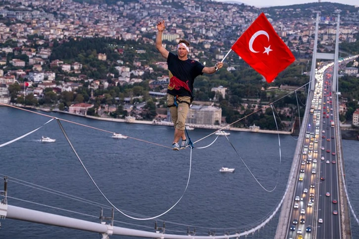 Asya’dan Avrupa’ya Halat Üzerinde Yürüdü