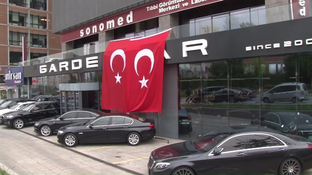 Ataşehir’de galeri kurşunlandı, olay anı kamerada
