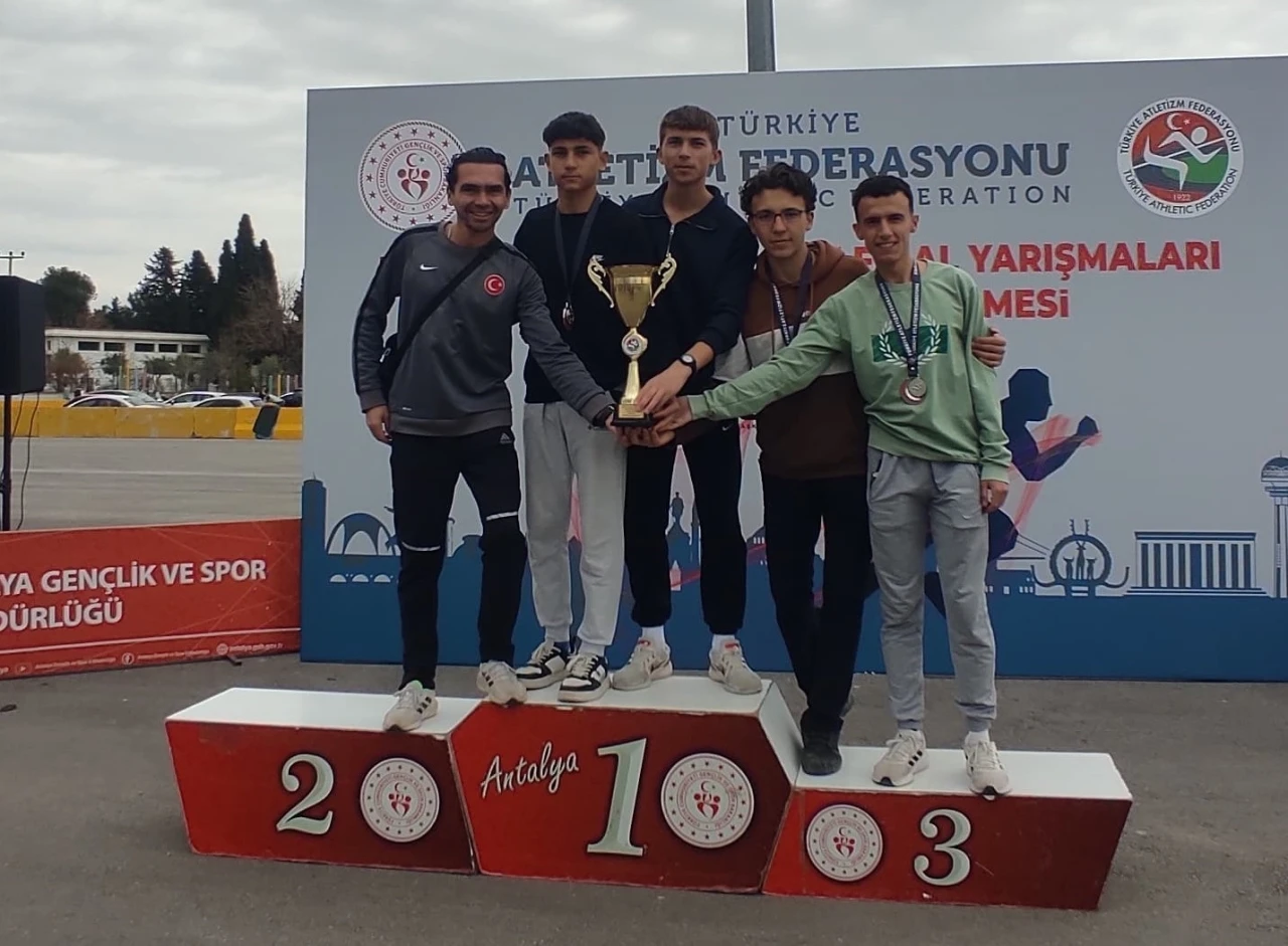 Atletizm sporcularından büyük başarı
