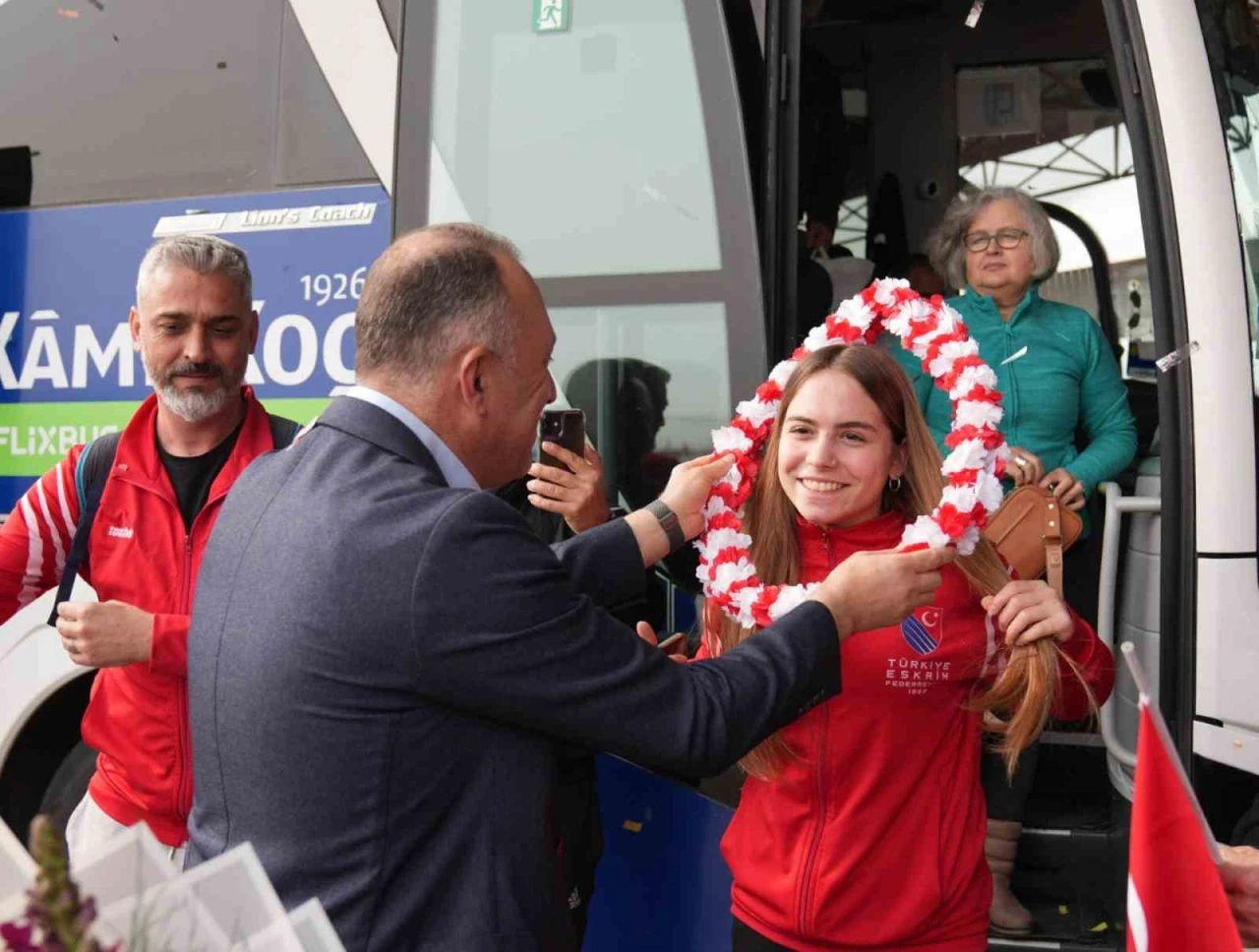 Avrupa şampiyonu Alara Atmaca, Balıkesir’de coşkuyla karşılandı
