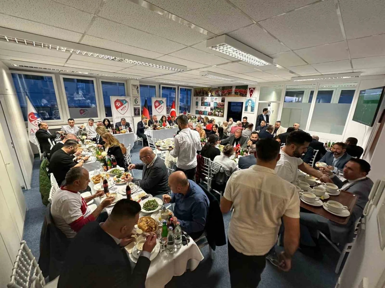 Avrupa Türk Futbol Federasyonu’nun genel merkezinde iftar programı gerçekleştirildi
