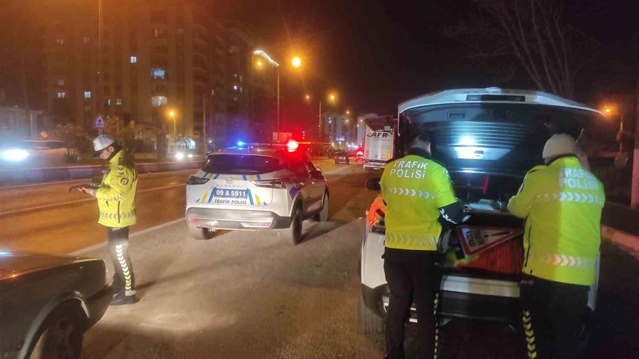 Aydın’da Bölge Trafik Müdürlüğü ekipleri gece boyunca mesai yaptı
