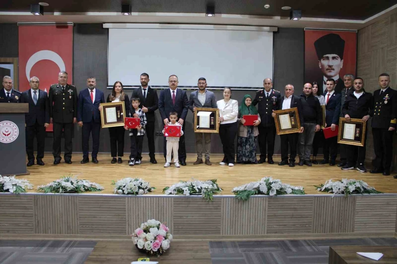 Aydın’da gazi ve şehit yakınlarına Devlet Övünç Madalya Beratı takdim edildi
