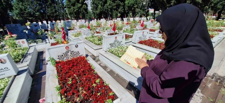 Babalar Günü’nde şehit mezarlığına gelenler bayrama buruk girdiler
