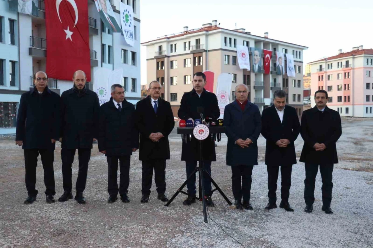 Bakan Kurum: "11 ilde evine girmeyen, iş yerini açmayan tek bir depremzede kardeşimiz kalmayacak"
