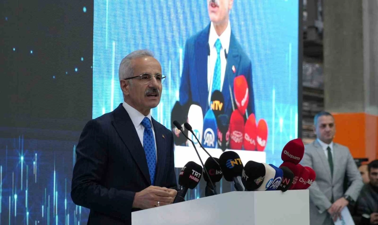 Bakan Uraloğlu: "Yıl sonuna kadar kalan 28 vagondan oluşan 7 seti de teslim edeceğiz"
