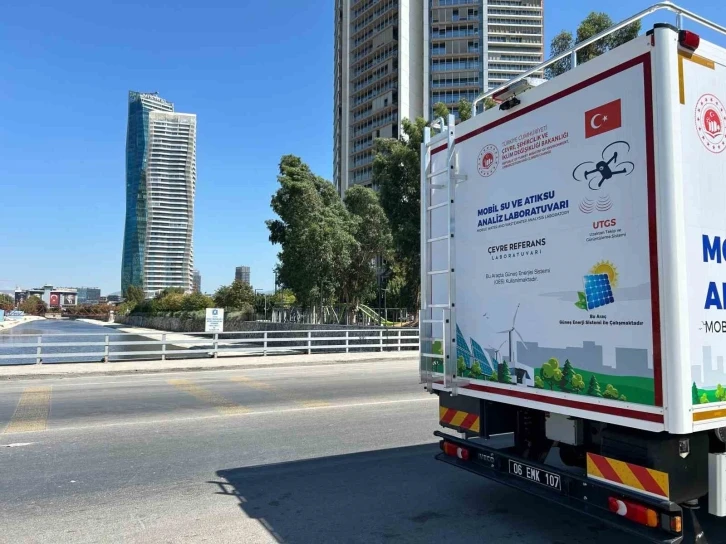 Bakanlık, İzmir Körfezi’ndeki balık ölümleri için bölgeden numune aldı
