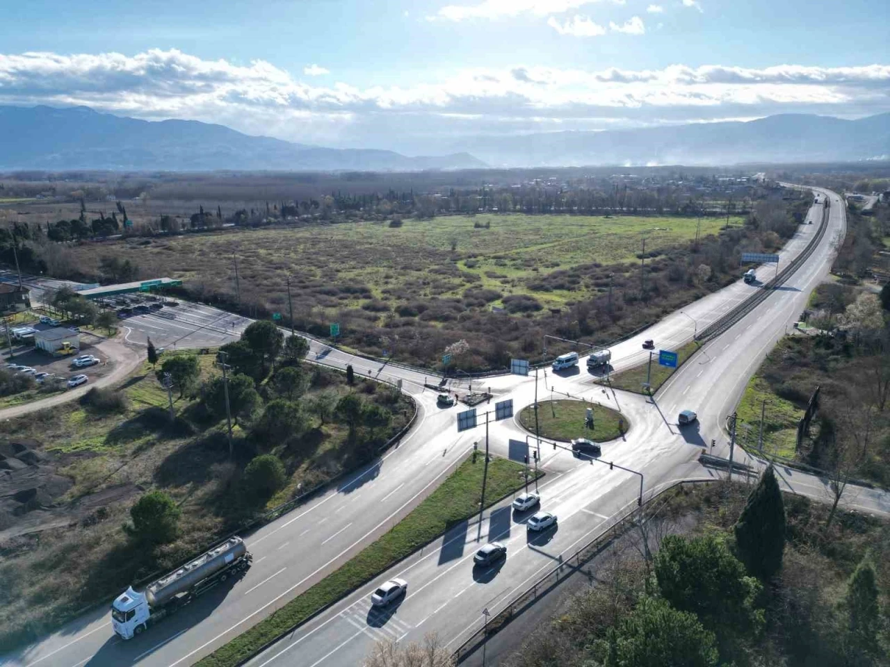 Bakım ve onarımı tamamlandı, otoyolun Akyazı Gişeleri kullanıma açıldı
