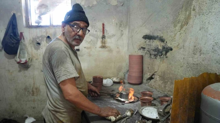 Bakır kalaycısının 100 derece sıcakta zorlu mesaisi
