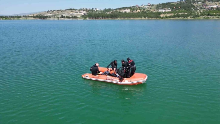 Balık adamlar temiz çevre için dalış yaptılar
