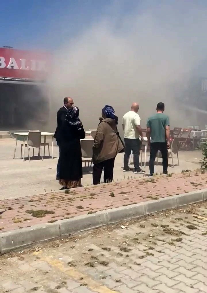 Balıkçı restoranları alev aldı
