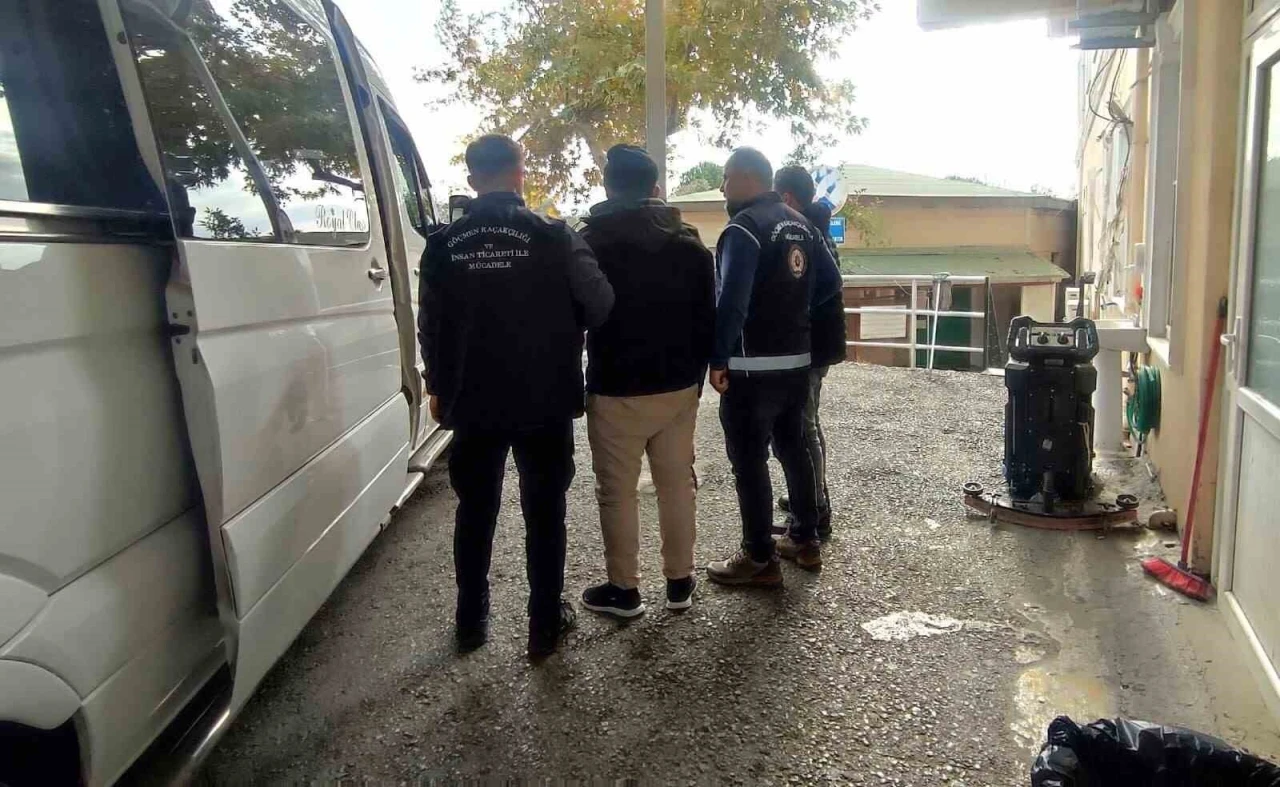 Balıkesir’de 16 düzensiz göçmen ve 2 organizatör yakalandı
