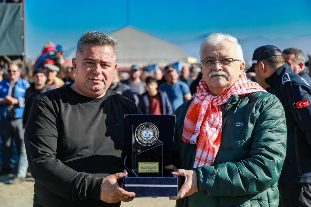 Balıkesir’de deve güreşi heyecanı yaşandı
