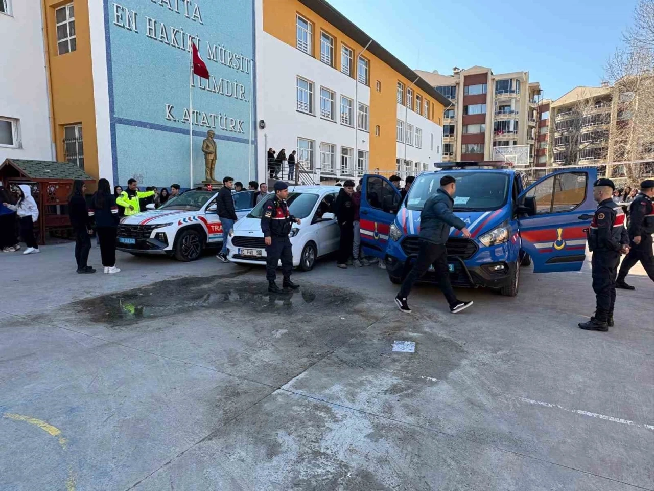 Balıkesir’de lise öğrencilerine Jandarma ve Sahil Güvenlik Akademisi tanıtıldı
