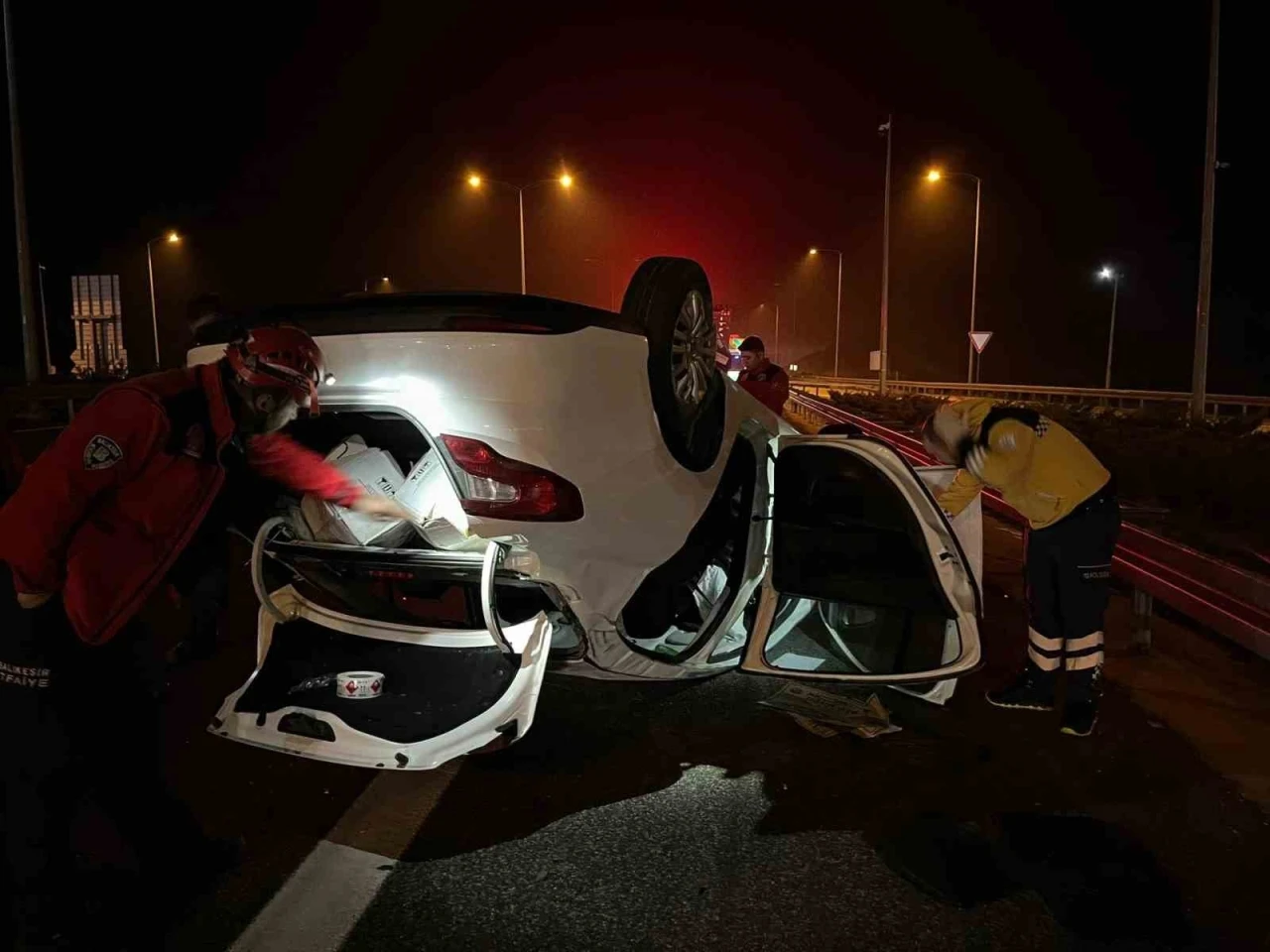 Balıkesir’de otobanda çift taraflı trafik kazası: 1 yaralı
