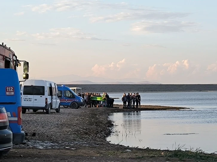 Barajda suyun içinde kaybolan 5 kişiden 4’ünün cansız bedenine ulaşıldı
