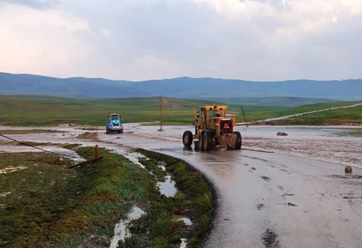 Başkale’de tarım arazileri sel suları altında kaldı
