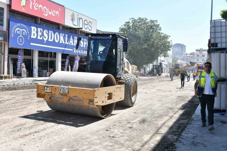 Başkan Büyükkılıç, 50 yıllık altyapısı yenilenen Argıncık Toptancılar Sitesi’nde incelemelerde bulundu
