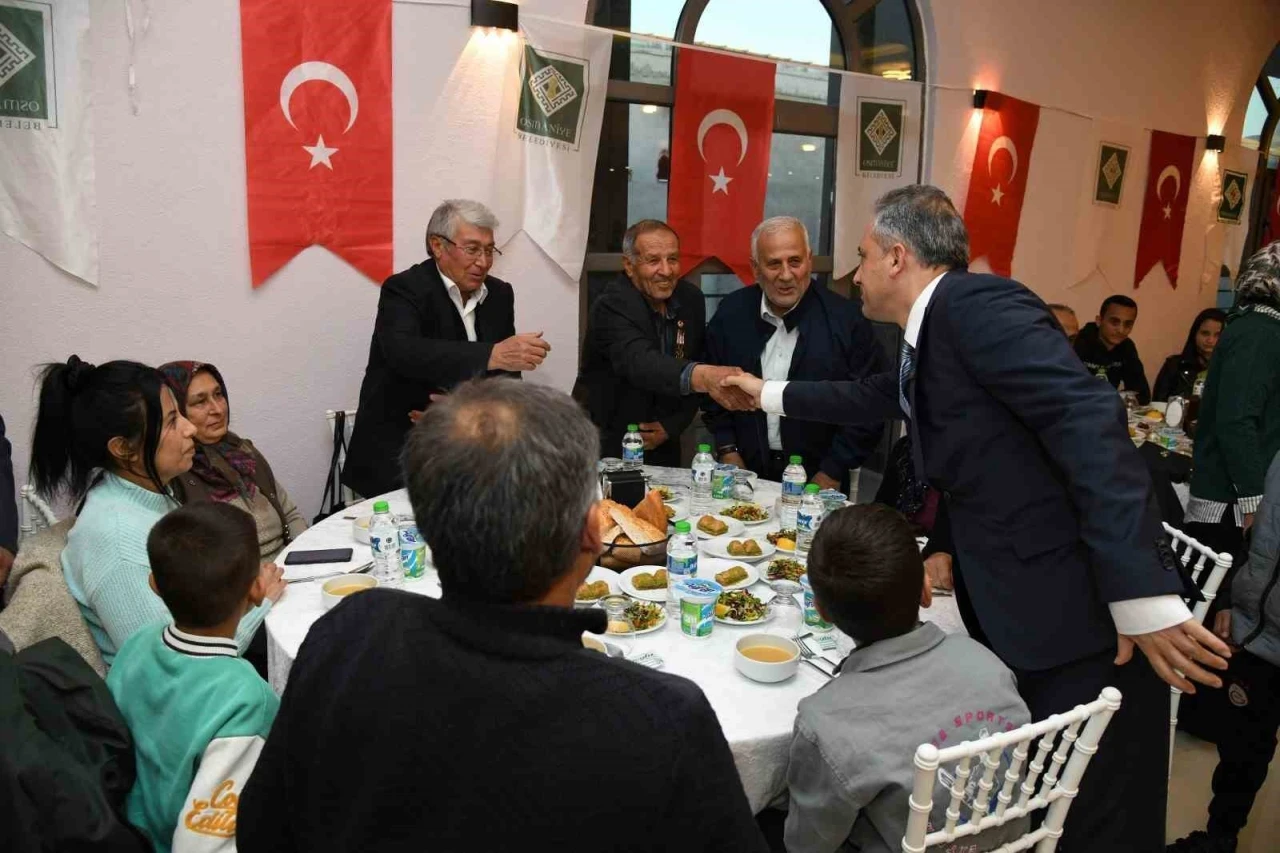 Başkan Çenet’ten, Şehit Yakınları, Gaziler Ve Aileleri onuruna iftar yemeği
