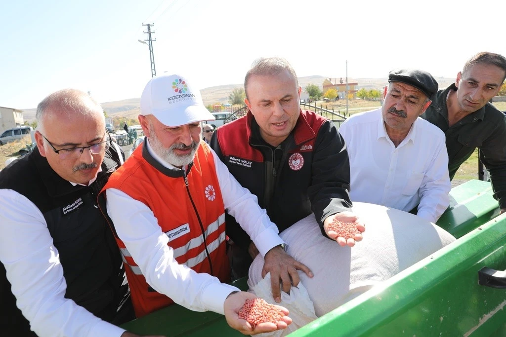 Başkan Çolakbayrakdar, “Kırsal mahallelerde geleceği inşa eden hizmetlere imza attık”
