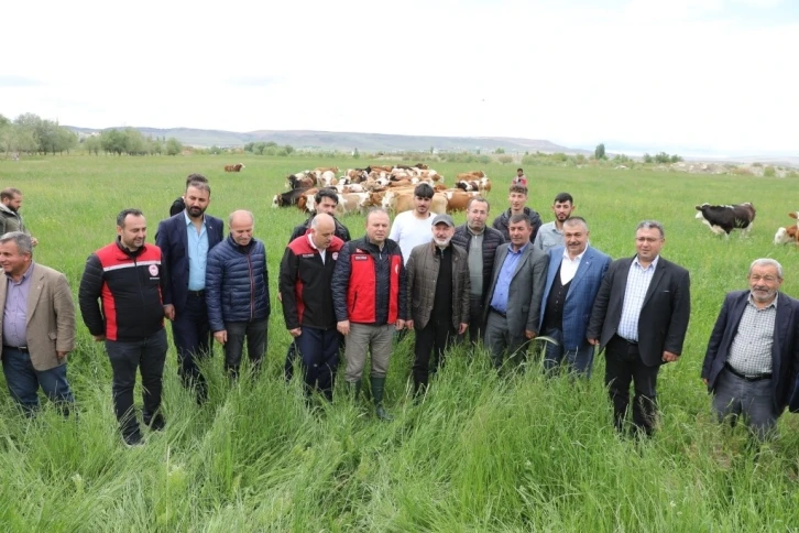 Başkan Çolakbayrakdar, “Kırsal mahallelerde örnek hizmetlere imza atıyoruz”
