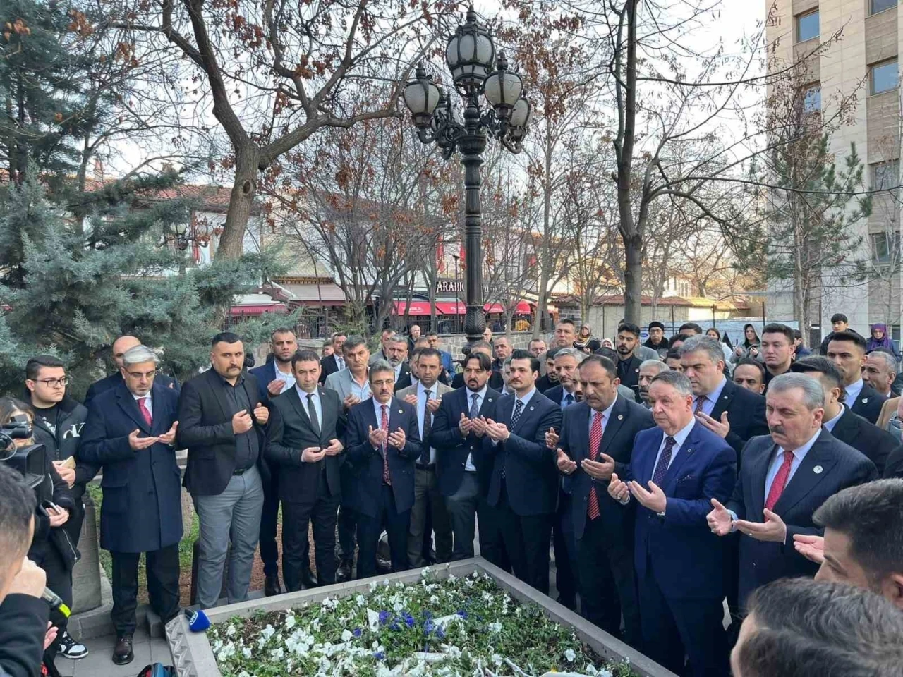 Başkan Dinç, şehit Muhsin Yazıcıoğlu’nun kabrini ziyaret etti
