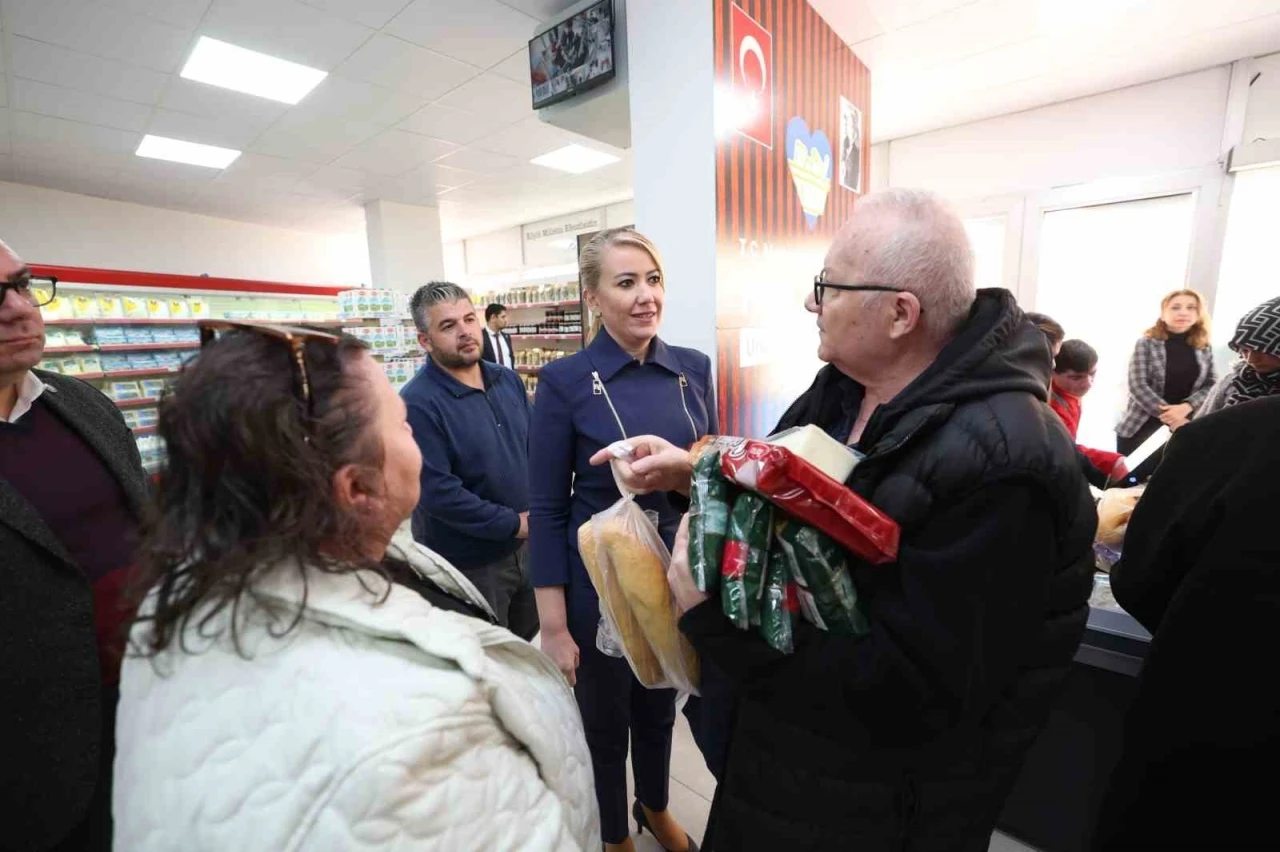 Başkan Doğan; &quot;Başka yerde aramaya gerek yok, en ucuzunu Merkezefendi Halk Market satıyor&quot;
