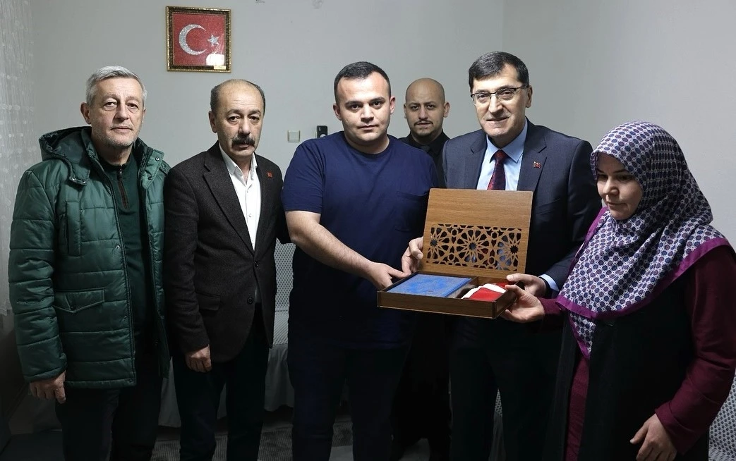 Başkan Eyüp Kahveci’den şehit ailesine anlamlı ziyaret
