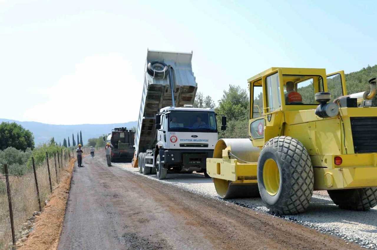 Menteşe'de Yol Çalışmaları Devam Ediyor