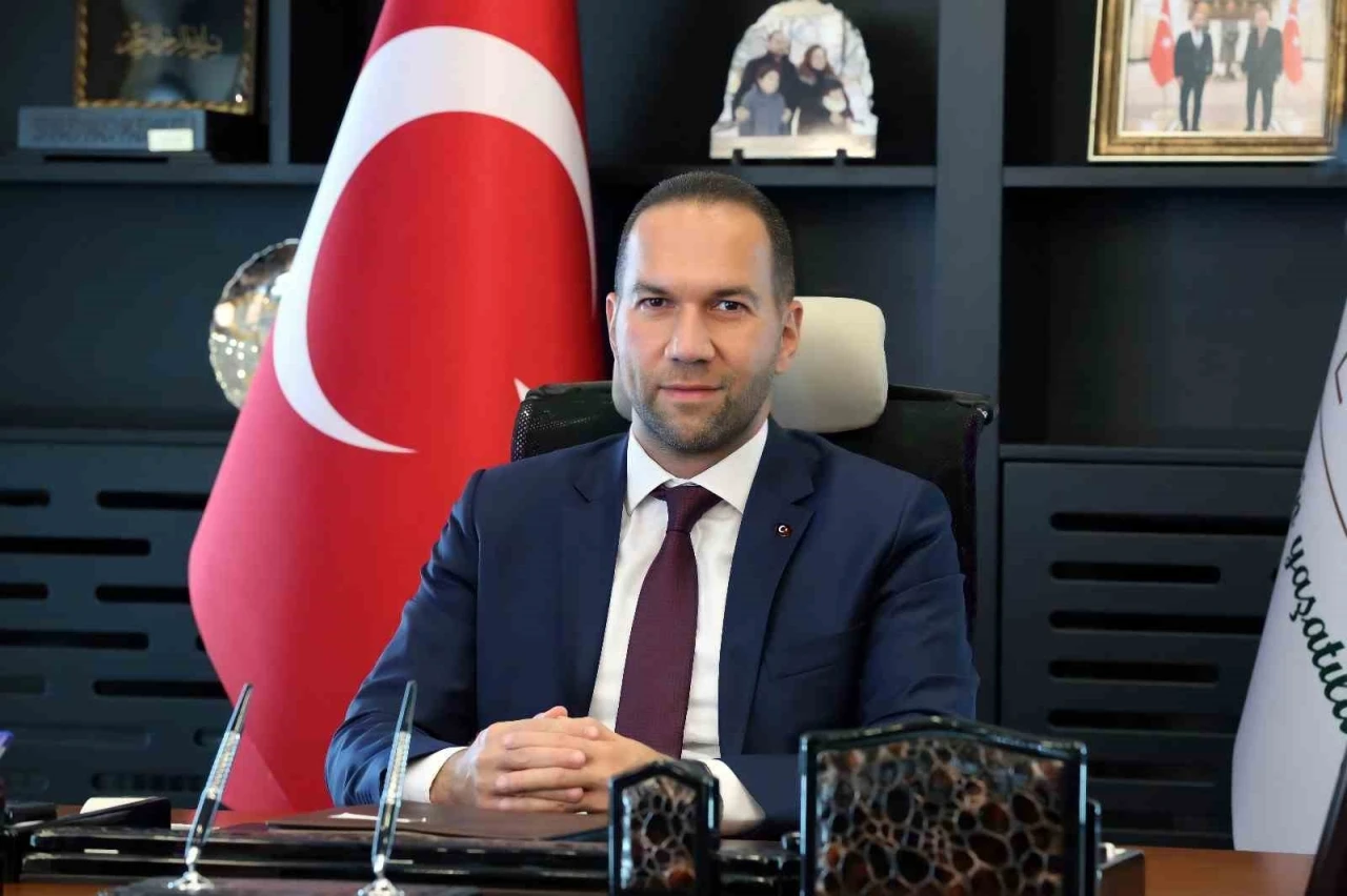 Başkan Özdemir: "Vatan sevgisini mısralarında en güçlü şekilde ifade eden Mehmet Akif Ersoy’u minnetle anıyorum"
