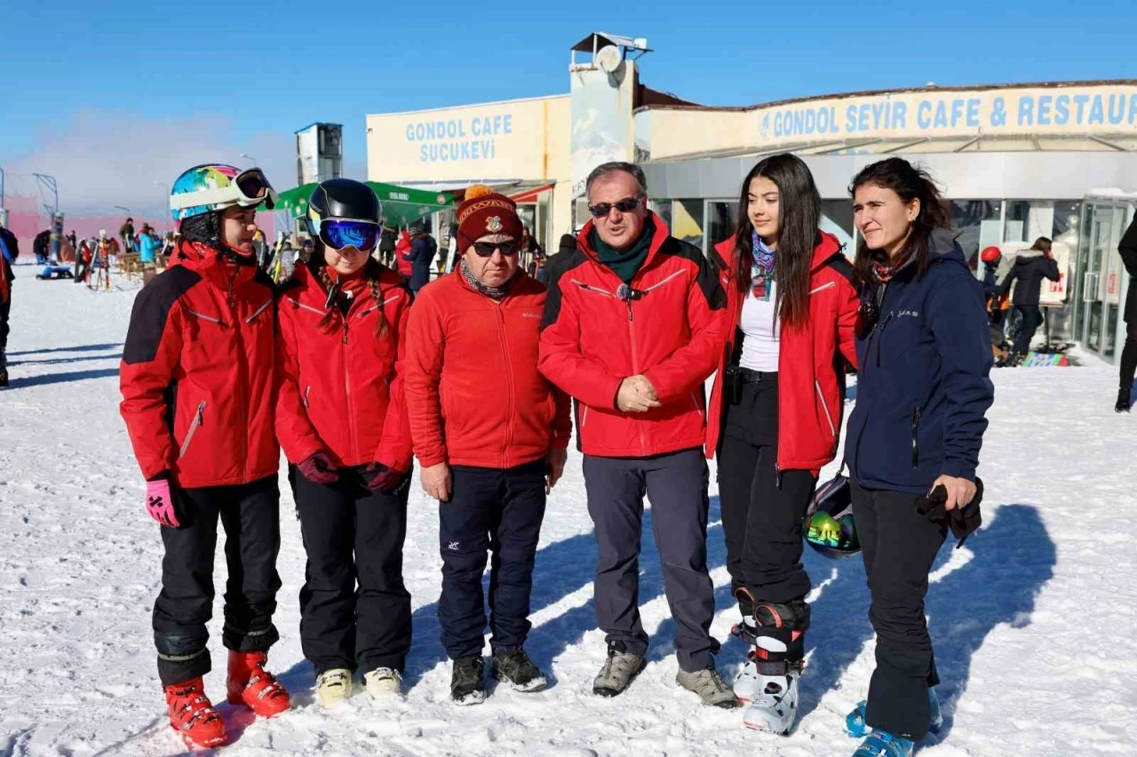 Başkan Özdoğan: &quot;Erciyes, dört mevsim güzellikler sunuyor&quot;
