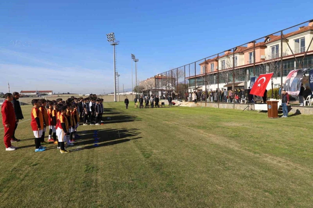 Başkan Tetik 2025 Sömestr Cup Futbol Şenliği’nde sporcularla buluştu
