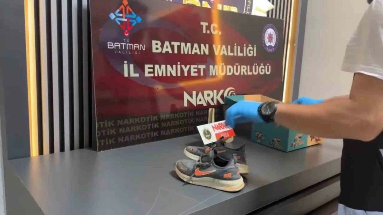 Batman’da ayakkabı içinde uyuşturucu sevkiyatı polise takıldı
