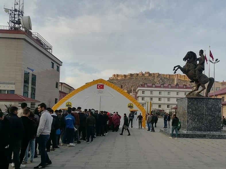 Bayburt’ta iftar çadır soğuk hava nedeniyle kurulmayacak Halk Eğitim Merkezi’nde yemek verilecek
