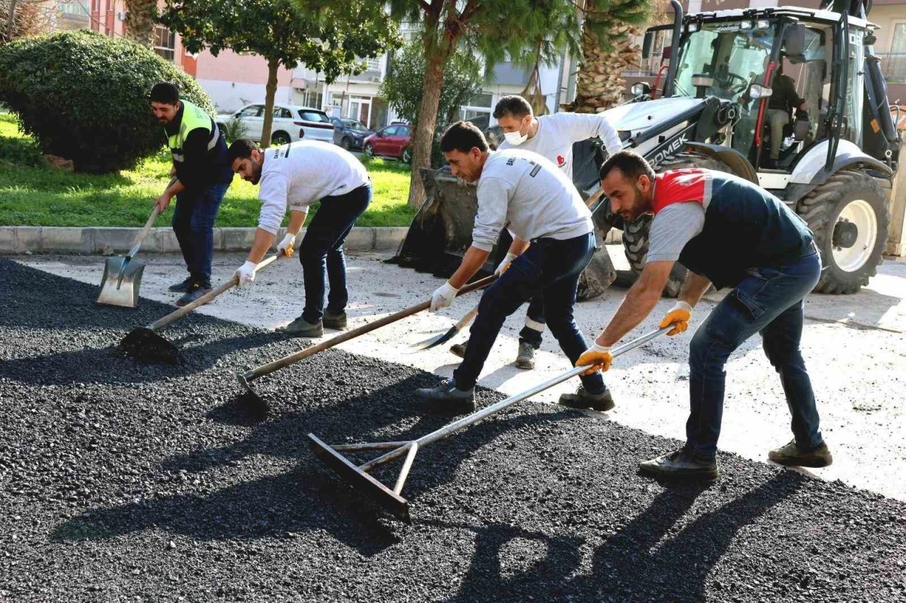 Bayraklı’da asfalt çalışmaları sürüyor
