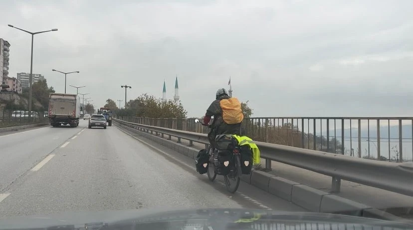 Berlin’den pedal çeviren genç Bursa’da mola verdi
