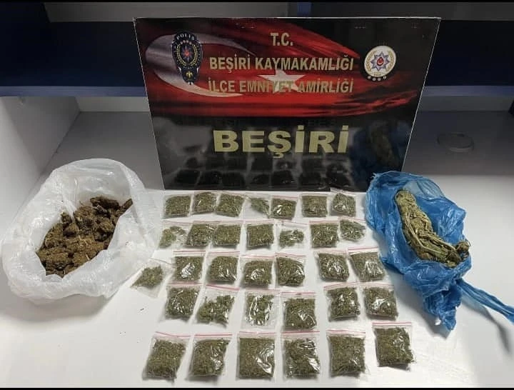 Beşiri’de bir evde uyuşturucu madde ele geçirildi
