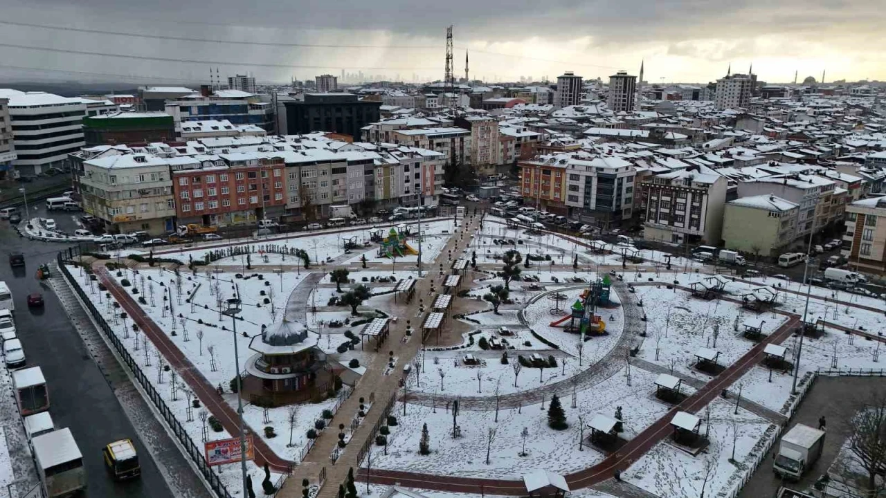 Beyaza bürünen Sultangazi havadan görüntülendi
