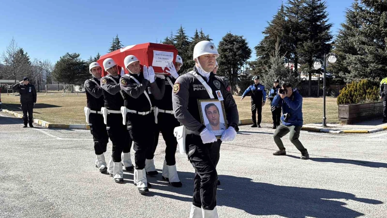 Beyin kanaması sonucu hayatını kaybeden polis memuru için tören düzenlendi
