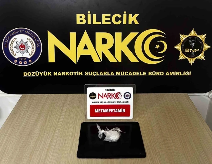 Bilecik’te durdurulan araçta uyuşturucu madde alarmı! 3 şüpheli yakalandı
