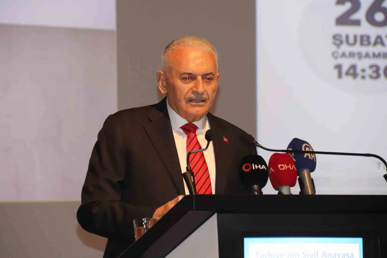 Binali Yıldırım: &quot;Cumhurbaşkanı Erdoğan’ın tekrar aday olmasının yolu açılmalı&quot;
