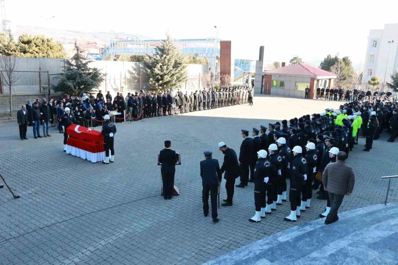 Bingöl’de kalp krizi geçiren polis memuru memleketine uğurlandı
