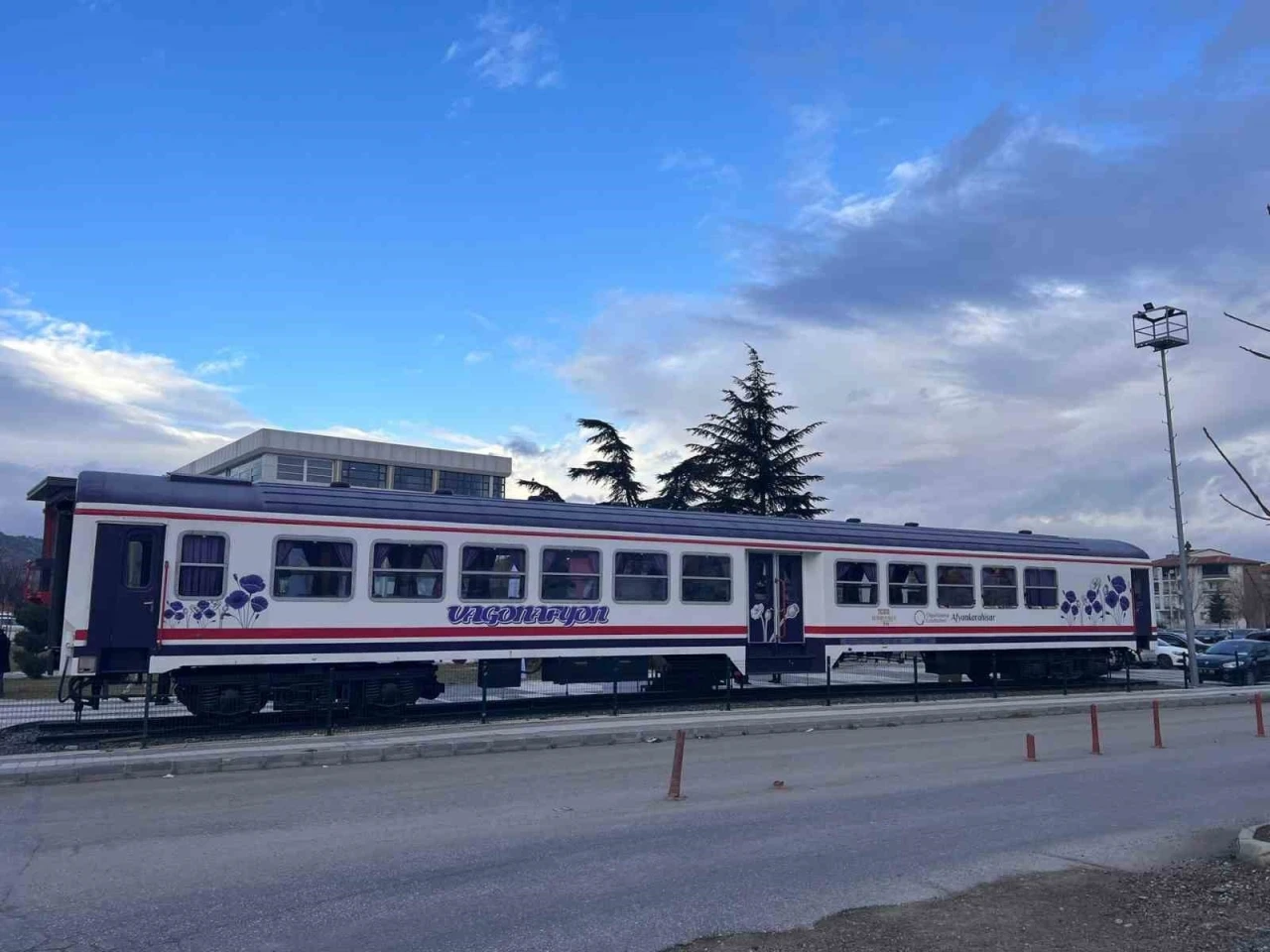 Binlerce insanı taşıdıktan sonra emekliye ayrılan tren vagonu cafeye dönüştürüldü
