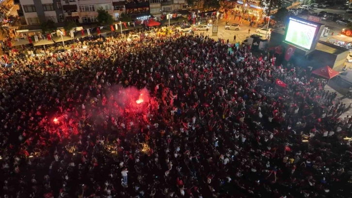 Binlerce Kocaelili tek yürek oldu, gol sevinci görülmeye değerdi
