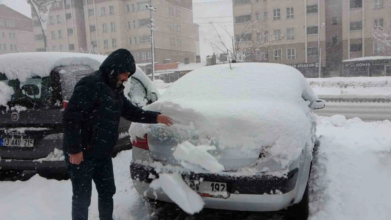 Bitlis’te okullar tatil edildi
