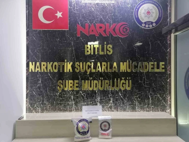 Bitlis’te yangın tüpü içinde metanfetamin ele geçirildi
