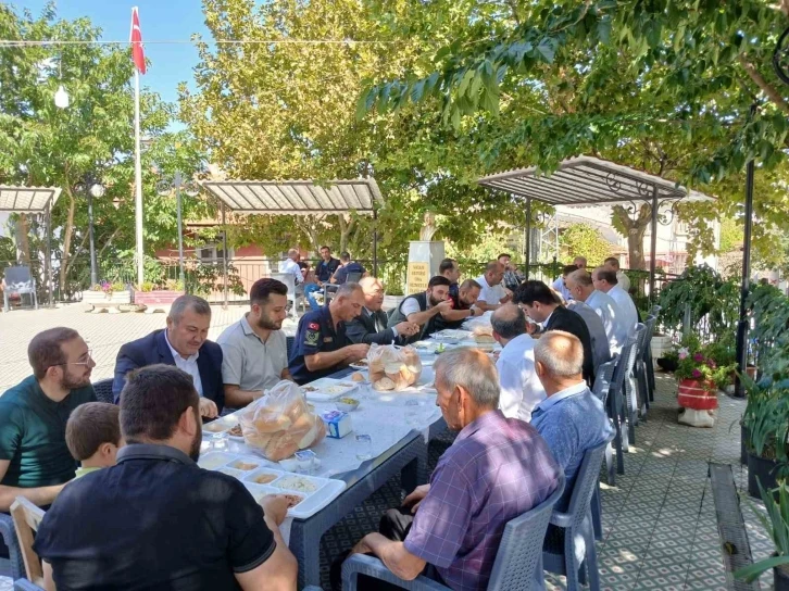 Bol suya kavuşan Hasanlar köylüleri hayır yemeği verdi
