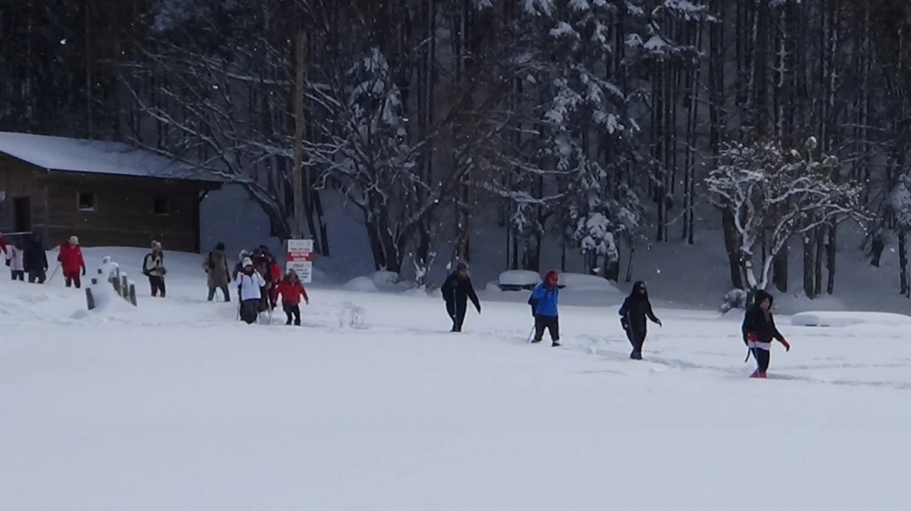 Bolu’da trekking ekibi 50 santimlik karda 12 kilometre yürüdü
