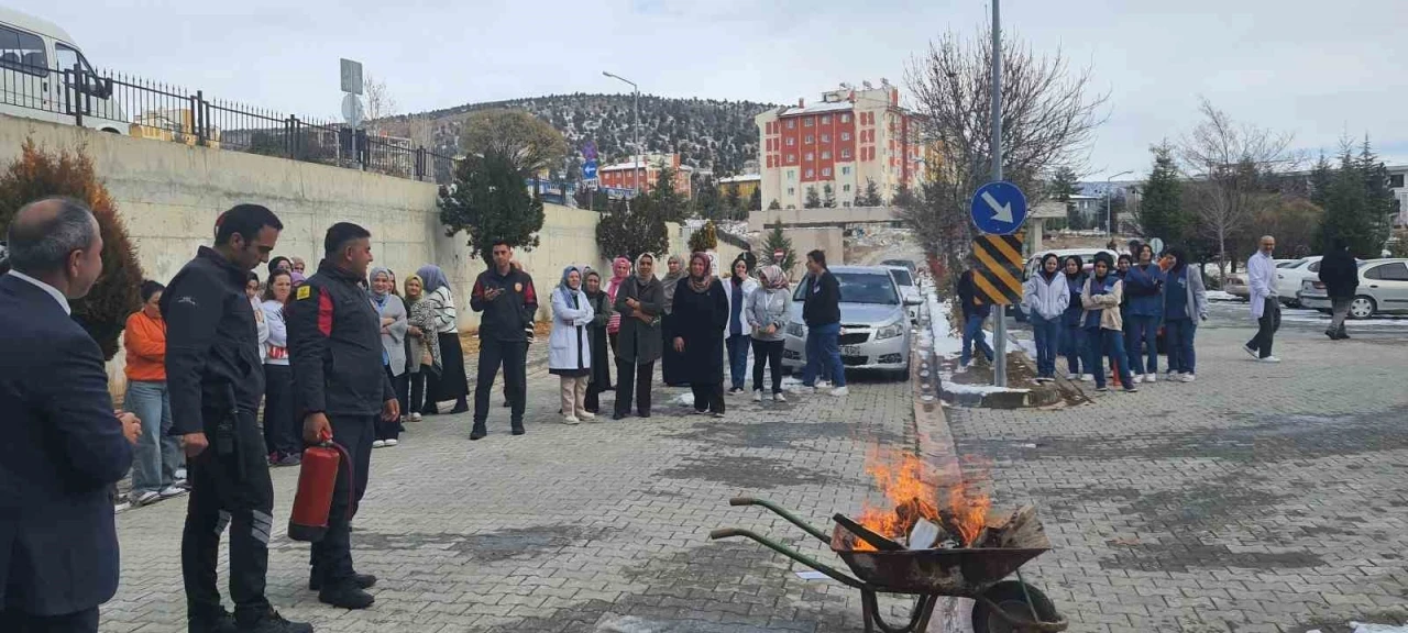 Bozkır’da hastane personeline yangın eğitimi verildi
